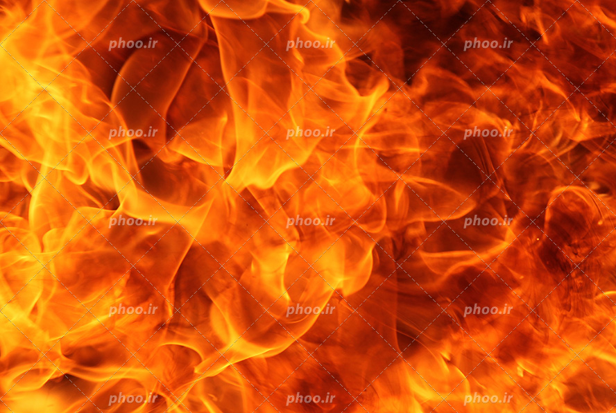 عکس با کیفیت شعله های نارنجی قرمز آتش از نمای نزدیک
