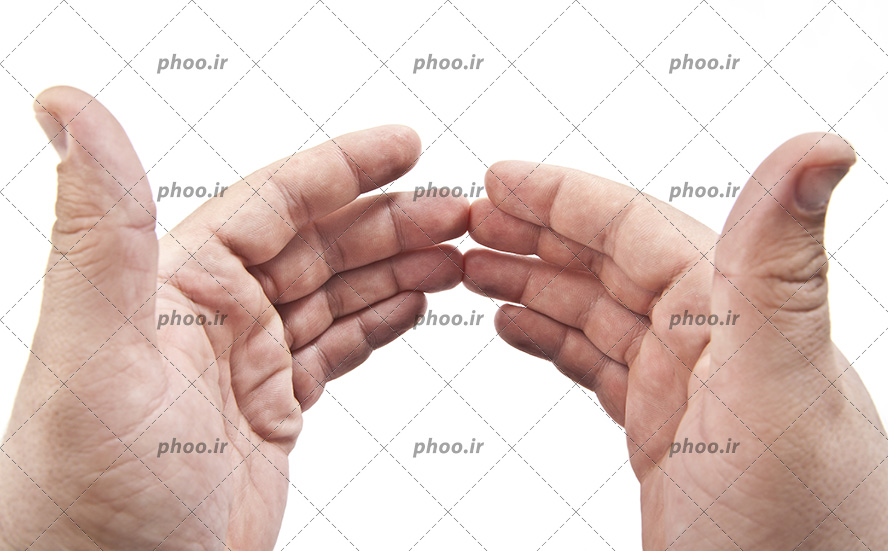 عکس با کیفیت دستان مرد در کنار یکدیگر در بکگراند سفید
