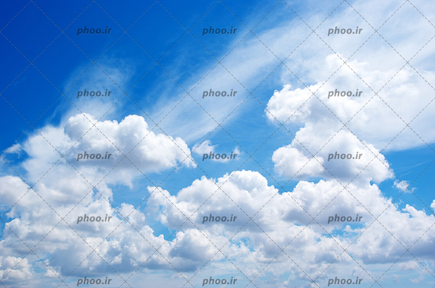 عکس با کیفیت ابر های سفید در آسمان آبی و هوای پاک