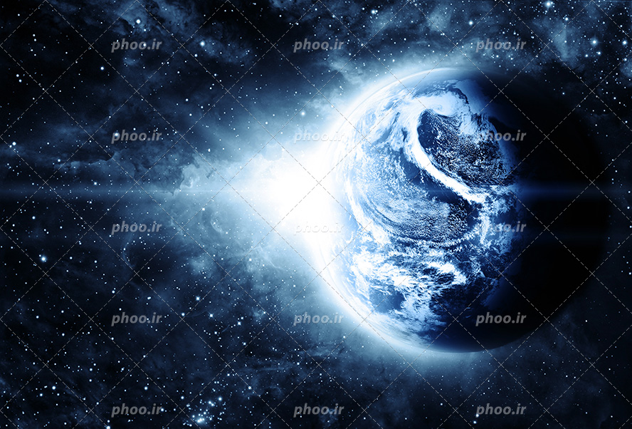 عکس با کیفیت کره زمین از نمای دور در فضا و ستاره های نورانی در اطراف زمین