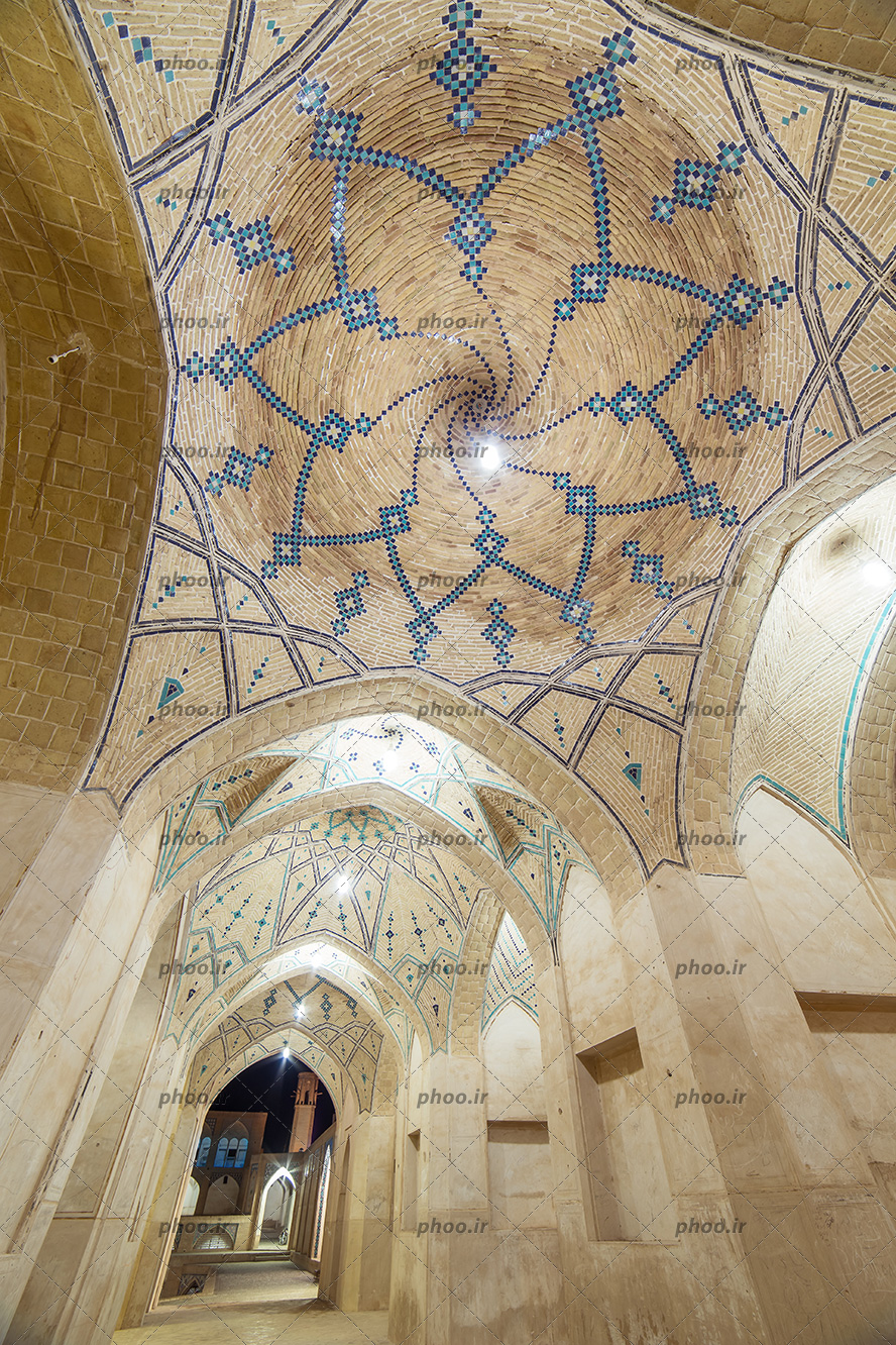 عکس با کیفیت سقف گنبد های مسجد و طراحی بسیار زیبا و چشم گیر با طرح هندسی