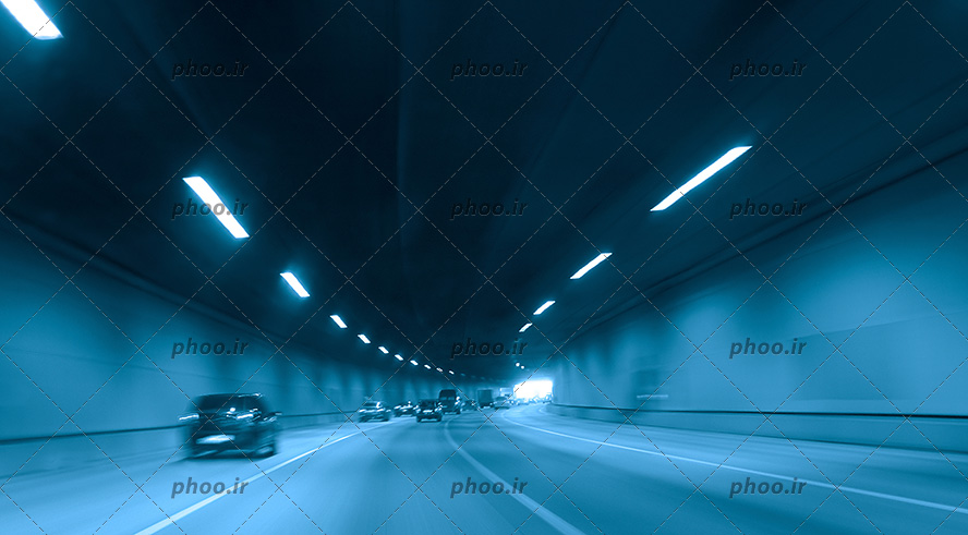 عکس یک تونل و ماشین های در حال حرکت در آن