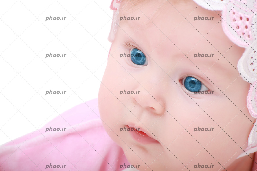 عکس یک کودک با چشم های آبی و لباس صورتی