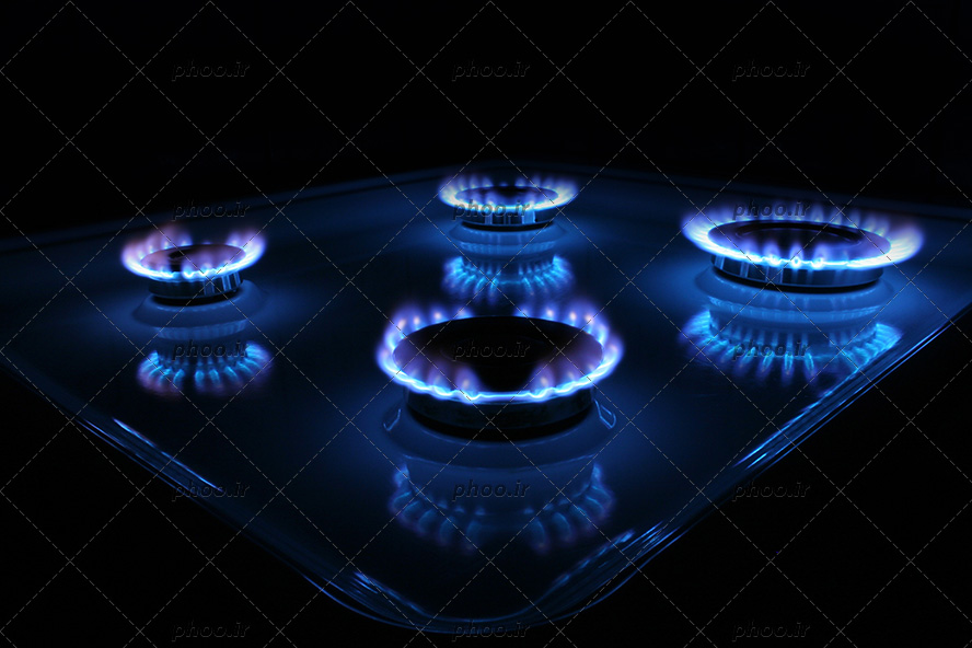 عکس چهار تا از شعله های روشن اجاق گاز به رنگ آبی