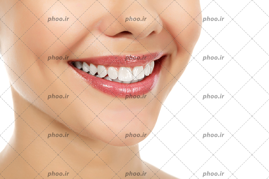 عکس با کیفیت زن با لبخند زیبا و دندان های درخشان و براق