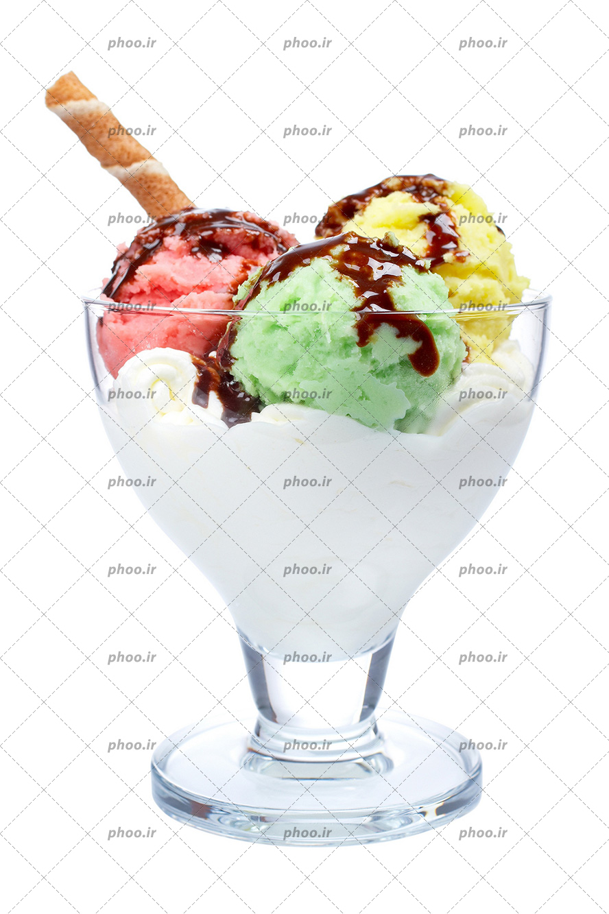 عکس با کیفیت بستنی های اسکوپی با طعم های مختلف داخل لیوان شیشه ای همراه با تزئین شکلات رولی