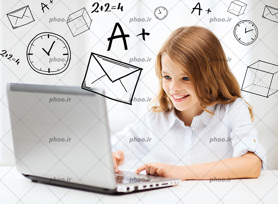 عکس با کیفیت کودک در حال کار کردن با لپ تاپ و اشکال مرتبط به ریاضی در اطراف سر دختر بچه