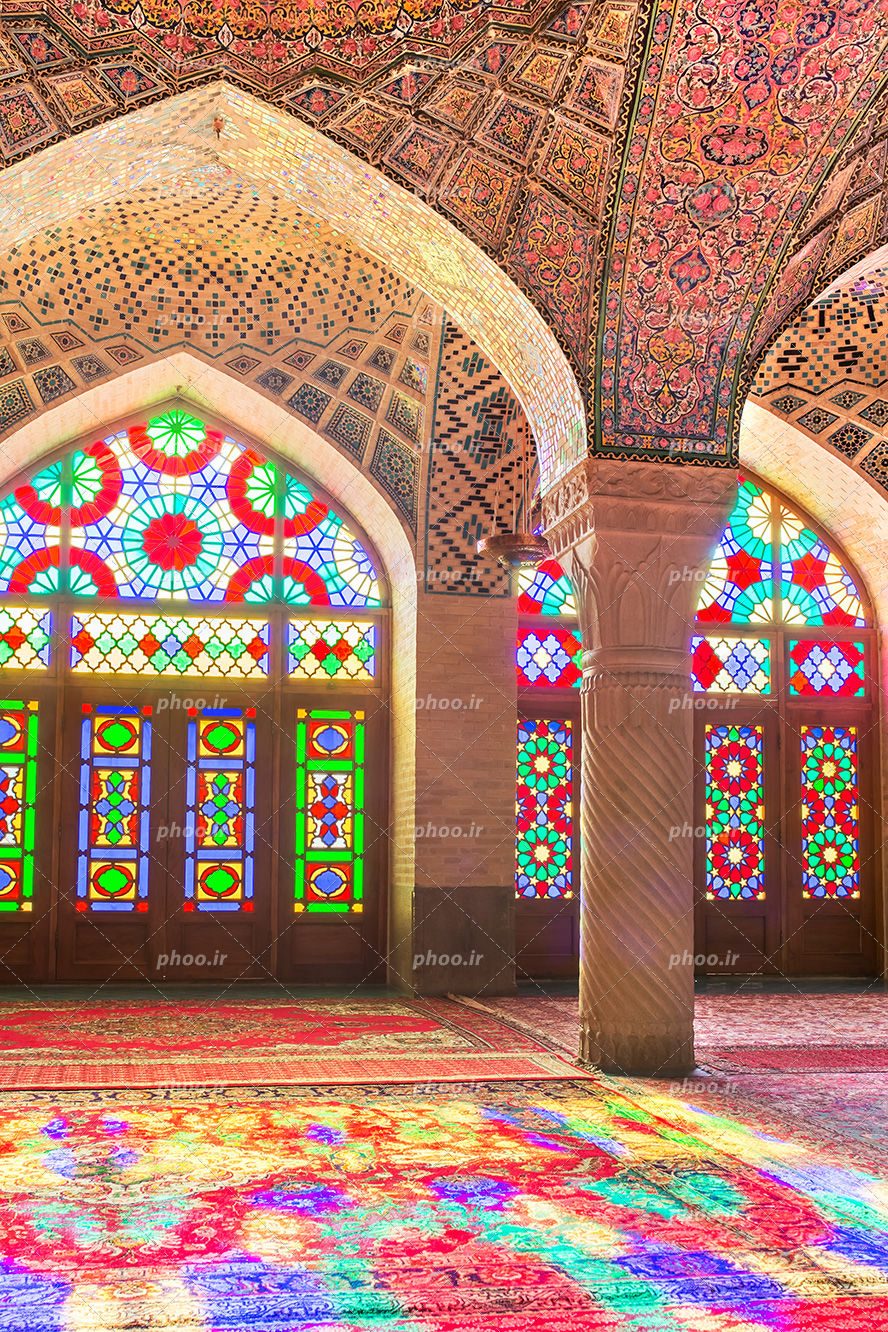 عکس با کیفیت فضای داخلی زیبای مسجد نصیرالملک شیراز