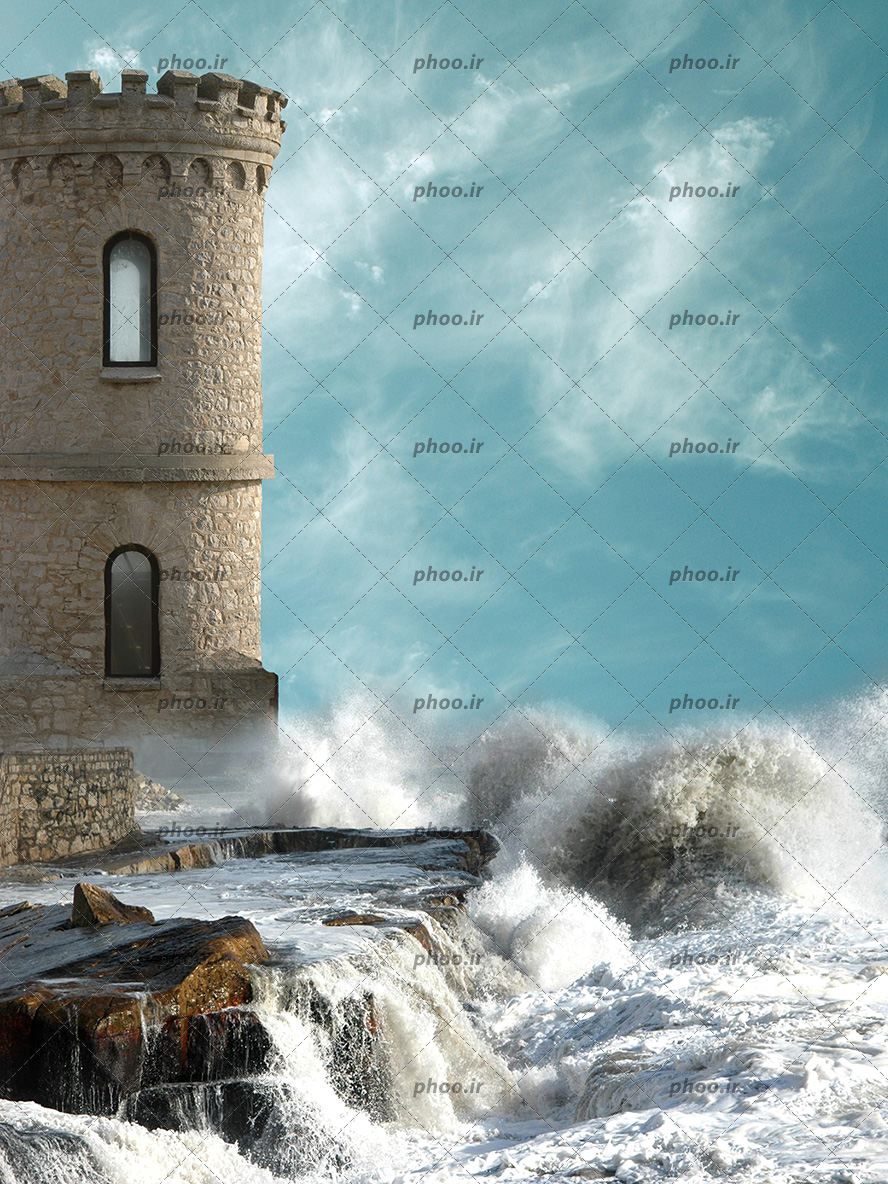 عکس قلعه کنار صخره های دریایی و موج های خروشان