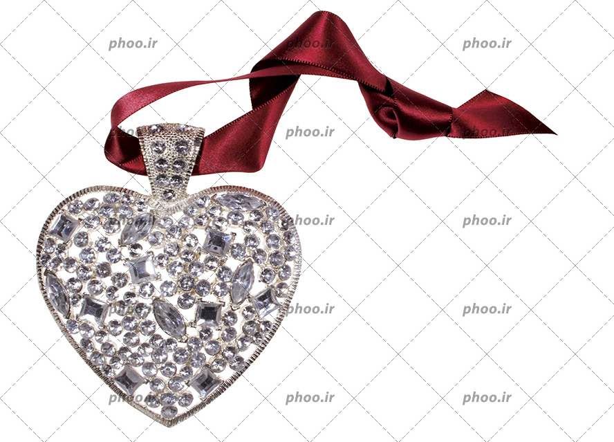 عکس پلاک به شکل قلب پر از سنگ الماس با یک روبان قرمز در پس زمینه سفید