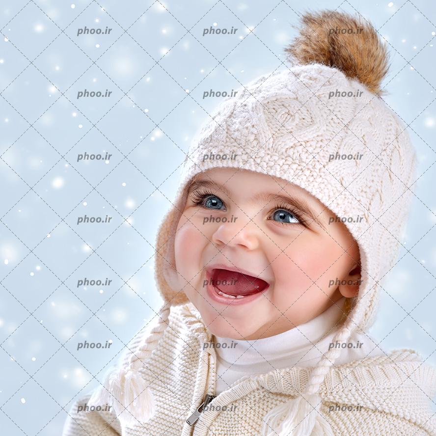 عکس با کیفیت کودک بانمک در حال خندیدن